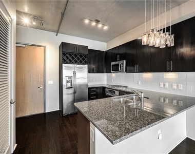 353 Bonneville Avenue - Photo Thumbnail 10