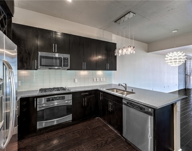 353 Bonneville Avenue - Photo Thumbnail 8
