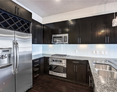 353 Bonneville Avenue - Photo Thumbnail 7