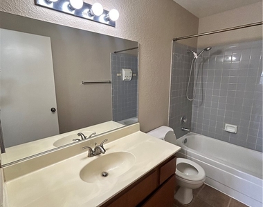 8232 Abercrombe Way - Photo Thumbnail 14