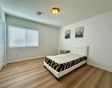 640 Stone Hammer Avenue - Photo Thumbnail 12