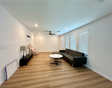 640 Stone Hammer Avenue - Photo Thumbnail 10