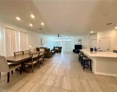 640 Stone Hammer Avenue - Photo Thumbnail 4