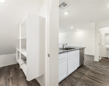 7352 Joanna Brook Street - Photo Thumbnail 9