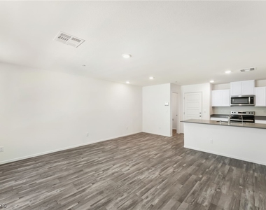 7352 Joanna Brook Street - Photo Thumbnail 4