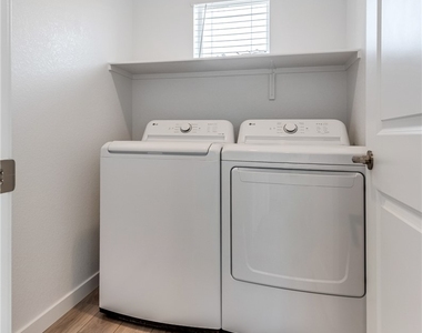 10733 Rhinehill Avenue - Photo Thumbnail 9
