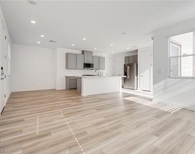 10733 Rhinehill Avenue - Photo Thumbnail 3