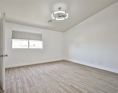9285 Casa Christina Lane - Photo Thumbnail 13