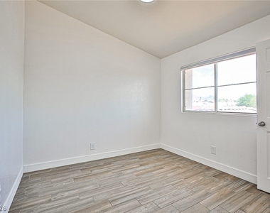 9285 Casa Christina Lane - Photo Thumbnail 11