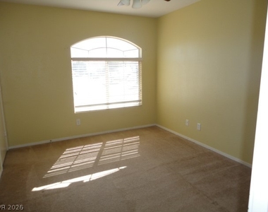 974 Sweeping Vine Avenue - Photo Thumbnail 4