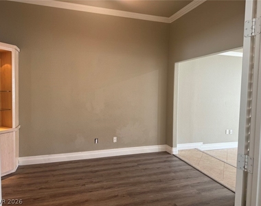 1625 Hidden Spring Drive - Photo Thumbnail 4