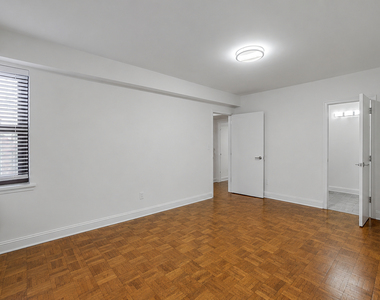 East 69th Street - Photo Thumbnail 3