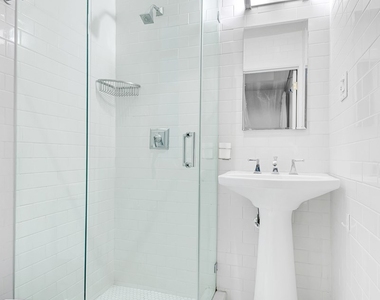 East 70th and 2nd avenue - Photo Thumbnail 7