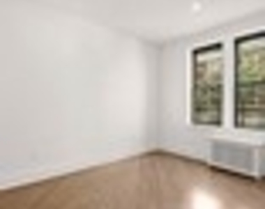 East 70th and 2nd avenue - Photo Thumbnail 5