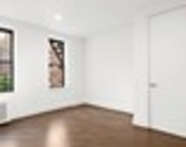 East 70th and 2nd avenue - Photo Thumbnail 4