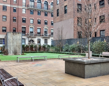 East 70th and 2nd avenue - Photo Thumbnail 12