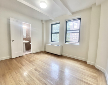 East 44th Street - Photo Thumbnail 11
