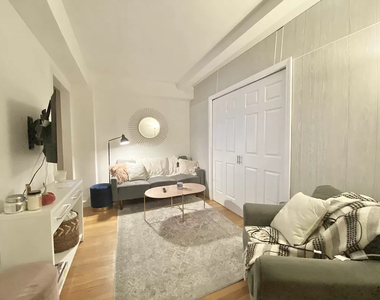 East 44th Street - Photo Thumbnail 2