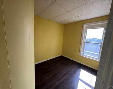 146 E 2nd Street - Photo Thumbnail 8