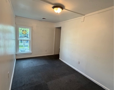 524 W 1st Street - Photo Thumbnail 4