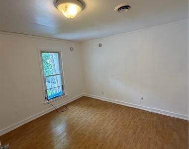 524 W 1st Street - Photo Thumbnail 2