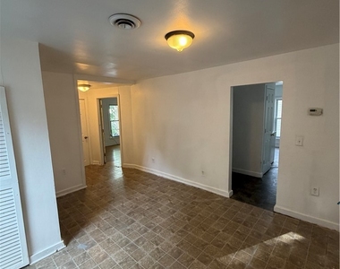 524 W 1st Street - Photo Thumbnail 3