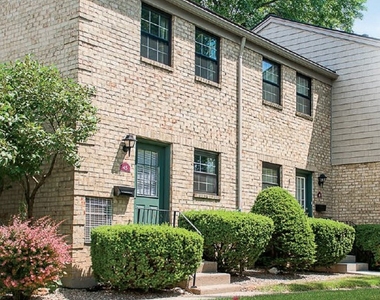 245 Chartwell Court - Photo Thumbnail 11