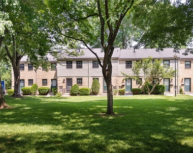 245 Chartwell Court - Photo Thumbnail 12