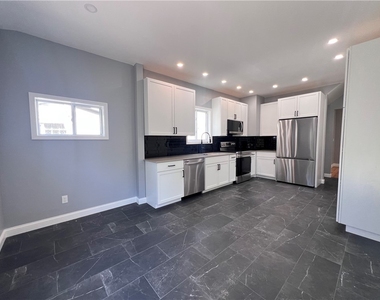 79 Evangeline Street - Photo Thumbnail 2