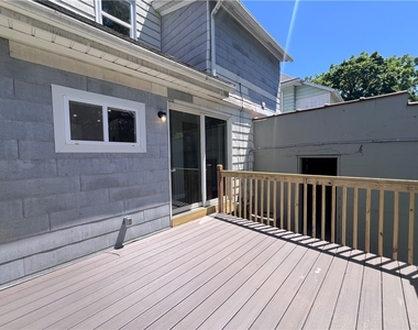 79 Evangeline Street - Photo Thumbnail 12