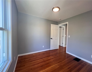 79 Evangeline Street - Photo Thumbnail 5