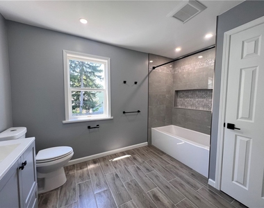 79 Evangeline Street - Photo Thumbnail 10