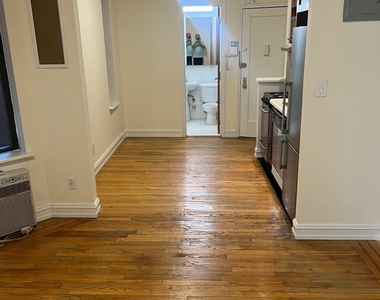 East 84th Street - Photo Thumbnail 4