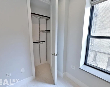 Stanton Street - Photo Thumbnail 5