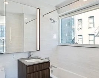 West 28th Street - Photo Thumbnail 5