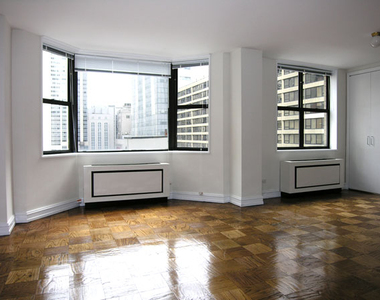 East 71st Street - Photo Thumbnail 3