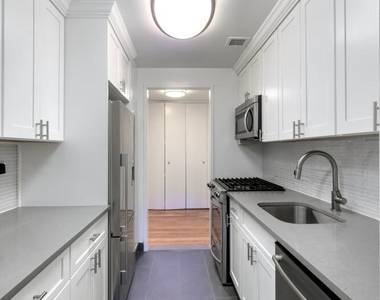 West 55th Street - Photo Thumbnail 6