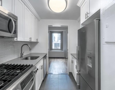 West 55th Street - Photo Thumbnail 5