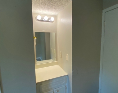 124 Bowen Street - Photo Thumbnail 10