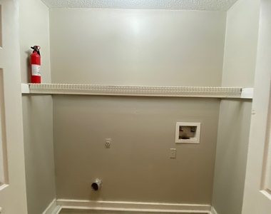 124 Bowen Street - Photo Thumbnail 6