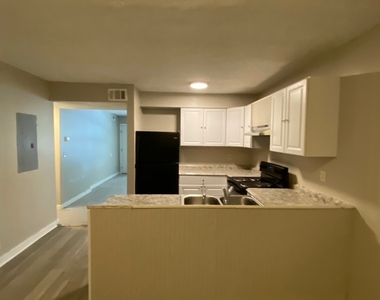 124 Bowen Street - Photo Thumbnail 5