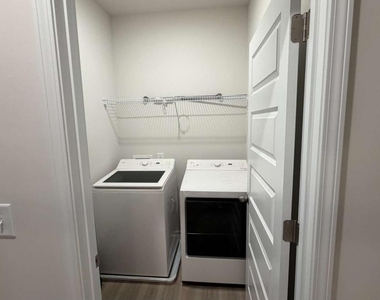 3587 Fairhaven Drive - Photo Thumbnail 6