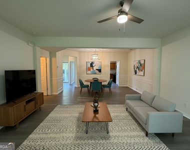 207 Granite Way - Photo Thumbnail 10