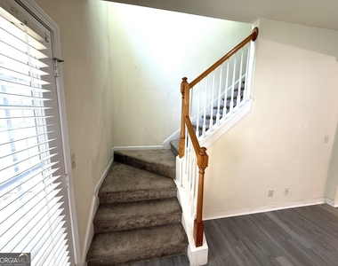 207 Granite Way - Photo Thumbnail 11