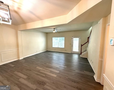 207 Granite Way - Photo Thumbnail 6