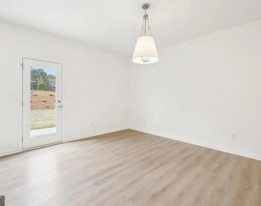 320 Silverleaf Trail - Photo Thumbnail 7