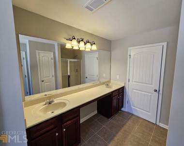 99 Matador Way - Photo Thumbnail 20