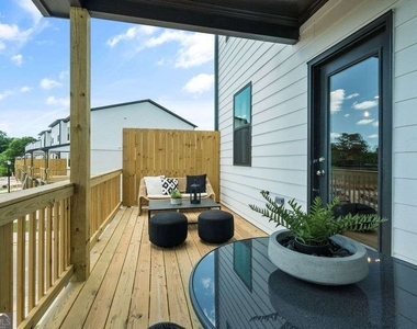 100 Holt Lane - Photo Thumbnail 29