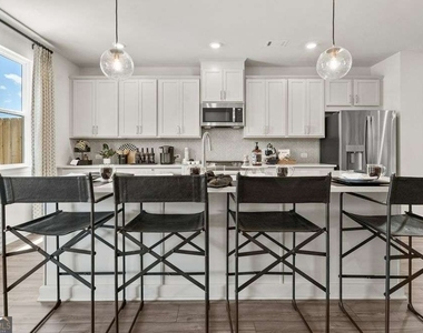 100 Holt Lane - Photo Thumbnail 4