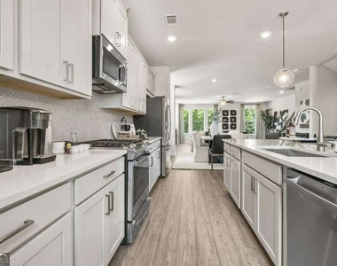 100 Holt Lane - Photo Thumbnail 2